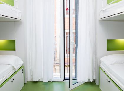 Sant Jordi Hostels Gracia