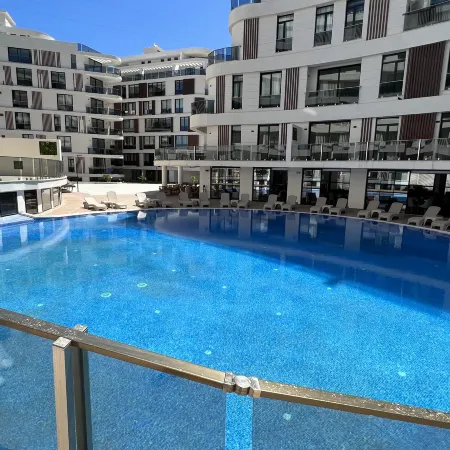 Spa, Gym, Pool, Netflix Included, Central