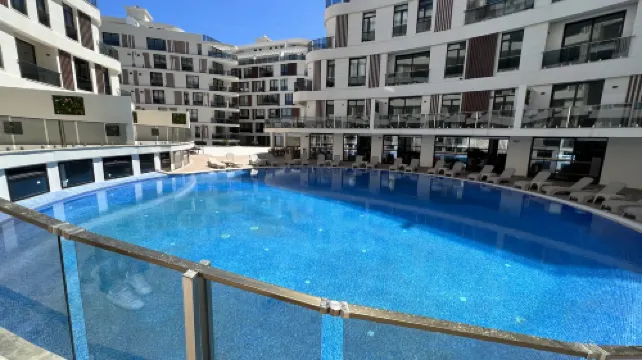 Spa, Gym, Pool, Netflix Included, Central