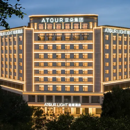Huizhou Jinshan Lake Port Huiqingju Hotel