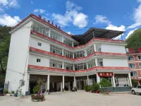 巴迪鄉鋼仁商務飯店 太陽當空趙附近的飯店