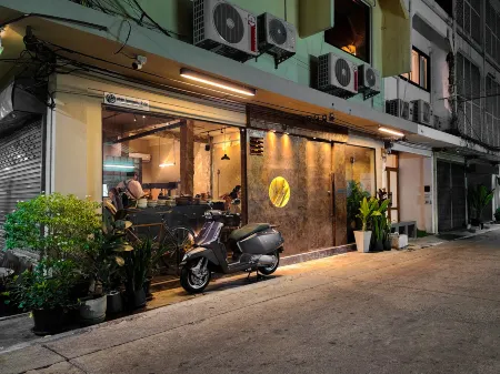 Noir Cafe and Hostel - Chinatown