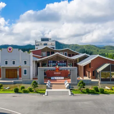 There is a hospital on the side of the long way Hotels near Doushan Town Forest Farm