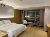 Yuefeng Hotel (Xining Railway Station Xinqian International Plaza)