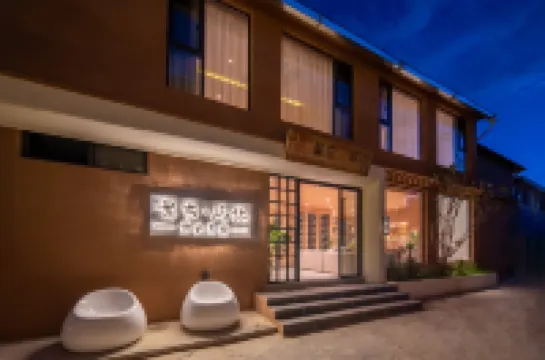 Shangri La Flowers · And You Designer Homestay