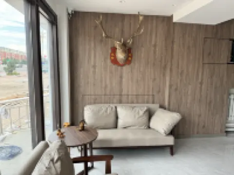 Sitting in the Forest Luxury Homestay Hotels in Genhe