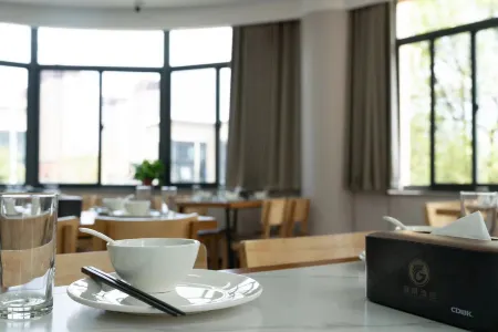 Blue Crystal Hotel (Zipeng Branch) Отели рядом с достопримечательностью «Anhui Foreign Languages University»