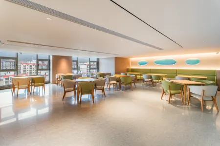 JI Hotel (Wuzhishan Sanyuesan Avenue) Отели рядом с достопримечательностью «Taipingshan Pubu»