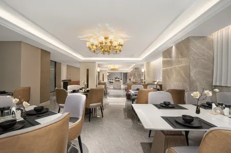 Vienna International Hotel （Zhouzhi Shuijie） Отели в г. Чжоучжи