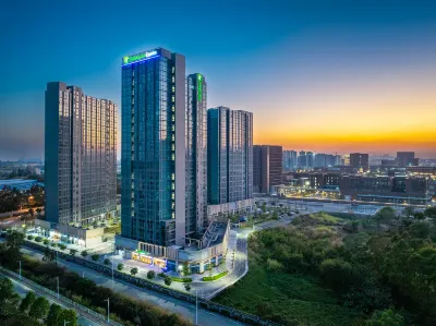 Holiday Inn Express Guangzhou University Town Hotel di Guangzhou