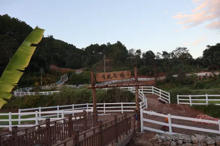 Dingdou Homestay Отели рядом с достопримечательностью «Rhino Land of The Pu'Er National Park»