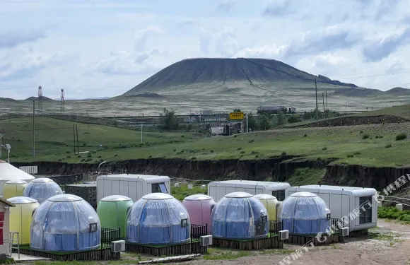 薩日朗火山民宿