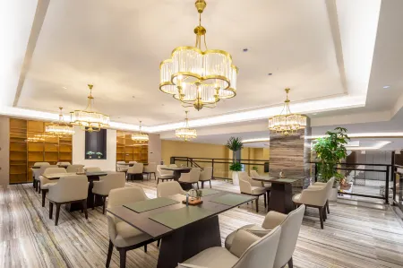 Huawei International Hotel (Dongguan Shijie Purple Sandalwood Museum Branch) Отели рядом с достопримечательностью «Liuhua Park»