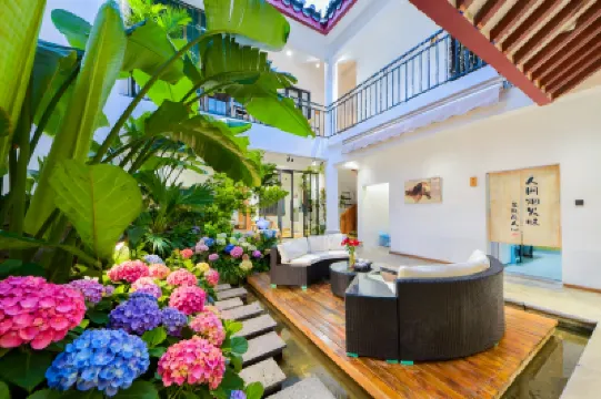 Chuxiong Hermitage Yard (Yuren Ancient Town Branch) فنادق في 