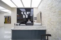 Wendefu Hotel (Guangzhou Beijing Road Tianzi Wharf) - parking