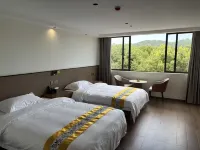 Fengyi Business Hotel - parking