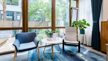 Floral Hotel · Jinan Xianyuan Blue House hotel (Black Tiger Spring Daming Lake) Отели рядом с достопримечательностью «Qilu University of Technology East Campus»