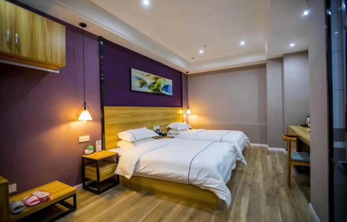 Leah Hotel