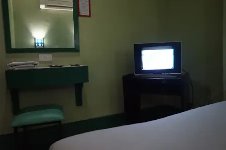 Halina Hotel Avenida Отели рядом с достопримечательностью «Университет Лисеум оф Филиппины»