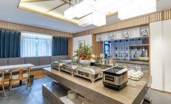 Qianna Hotel (Wanxianshan Qingshanju)