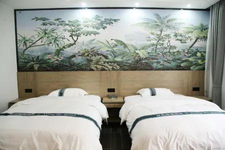 Rongshui Peace and Convenience Hotel Отели рядом с достопримечательностью «Rongshui Laojun Hole»