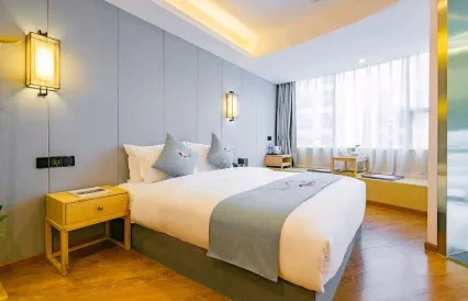 Huangyue Apartment (Guangzhou South Railway Station Store)