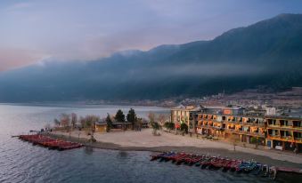 Qihai Tingfeng Inn (Lugu Lake Tingyuange)