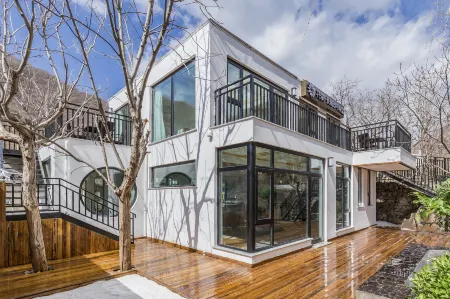 Floral Hotel·Beijing Great Wall No.9 house Hotel Отели рядом с достопримечательностью «Changping Yanshou Temple»