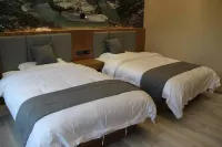 Holiday Inn Gongshan Fuxin Hotels near Puhua Temple