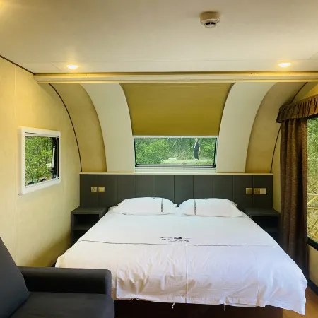 Wuning Ronghu RV Accommodation