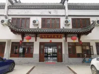 Taohuatan River View Pool Yulongtanpan Inn