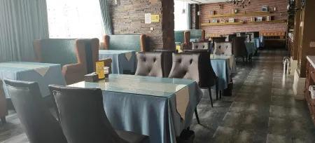 Xinzhou City Hotel Отели рядом с достопримечательностью «Kalamaili Nature Reserve»