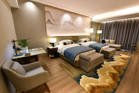 Gold Dragon Hotel Отели рядом со станцией Langzhong Railway Station