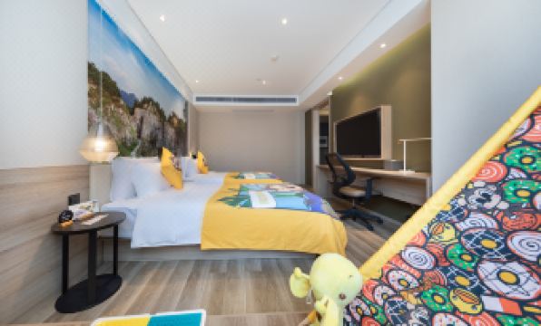 Atour Hotel (Guangzhou Huadu Square Metro Station，Shuguang Avenue)