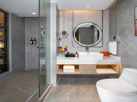 Vienna International Hotel (Nanhu Lakeside Avenue) Отели рядом с достопримечательностью «Sheng'an Temple»