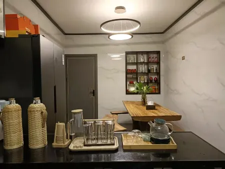 Qieshan homestay Отели рядом с достопримечательностью «Hong13 Junjunbu Former Site»