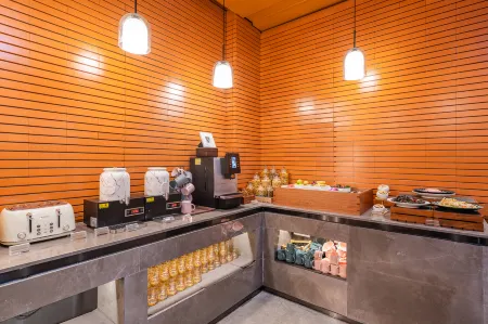 Atour Hotel of Beijing Tiananmen Wangfujing Pedestrian Street Отели рядом с достопримечательностью «Beijing Normal University Qiujiduan Stadium»