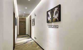 Chongzuo Cow Hotel