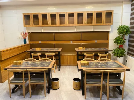 Nanxiong Youxing Meet B&B Отели рядом с достопримечательностью «Maozifeng Tourist Attractions»