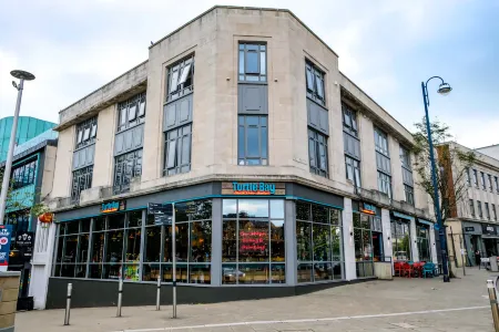 Cwtsh Hostel Отели рядом с достопримечательностью «Waterfront Viewpoint»