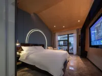 Lanting Xiaozhu Boutique Hotel (Nanyang Dushan Avenue Zhangheng Road) - Balkoner