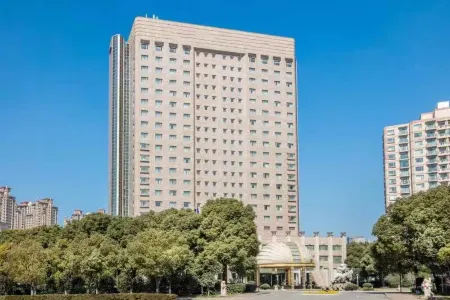 Changshu Zhongjiang Dekin Hotel Отели рядом с достопримечательностью «Swallow Garden»