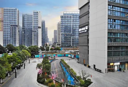 Gongyujia·Designer Light Luxury Art Hotel Отели рядом с достопримечательностью «Guizhou Open University (New Campus)»