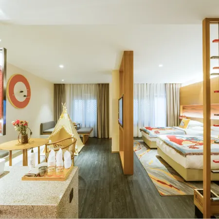 Fuxian Lake Grand View Resort (Guanglong small town)