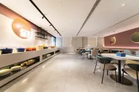 Ni Hao Hotel (Kaifeng Qi County) - parking