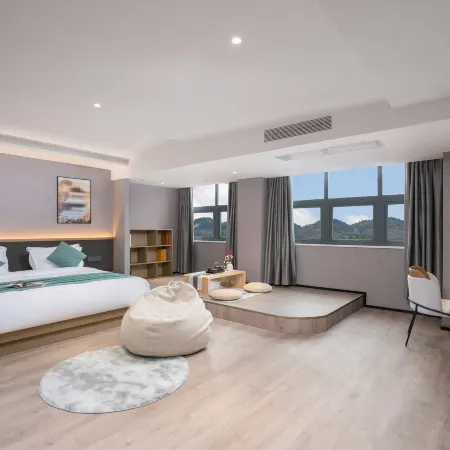 Qiyueli·Puyu Hotel (Yibin University Town Intelligent Terminal Industrial Park Store)