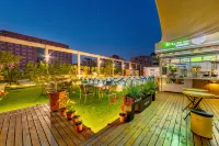 Xiaolu Smart Hotel (Zhaoqing East Gate Plaza, Qixingyan Scenic Area)