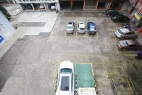 Zhuodai Yipin Hotel (Bus Station) - parking