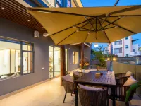 Tomge Hostel Hotels near قلعة دايبنغ