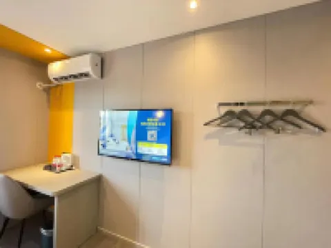 7Days Inn Hotel (Beijing Wukesong Haidian Wuluju Subway Station) Hotels in Princess Tomb and Wanshou Road Commercial Area